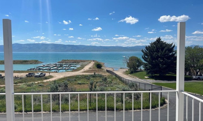 Dingle Casa | 1-Min Walk to Private Beach, Lake Views, Pickleball, Gated Family Getaway!