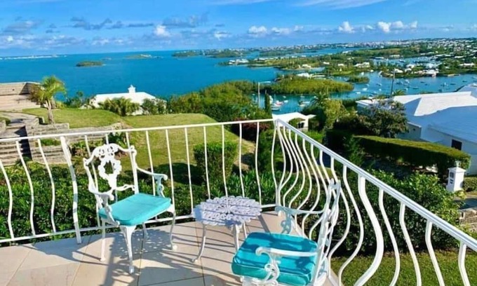 Southampton Apartamento | Scenic Southampton Stay w/Pool + Views near Lighthouse