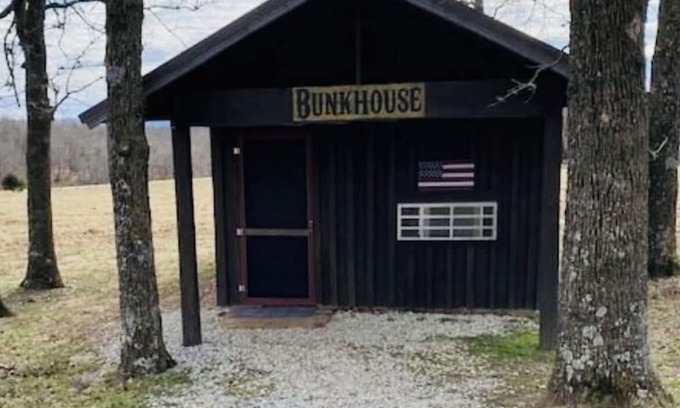 Compton Cabina | Welcome to the Bunkhouse cabin at Elkhorn Cabins