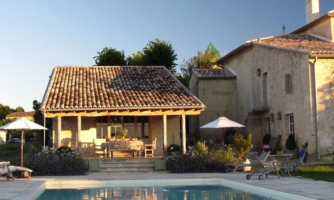 Saint-Vincent-de-Pertignas Casa | Luxury Chateau near St Emilion, Bordeaux region with Pool and Staff