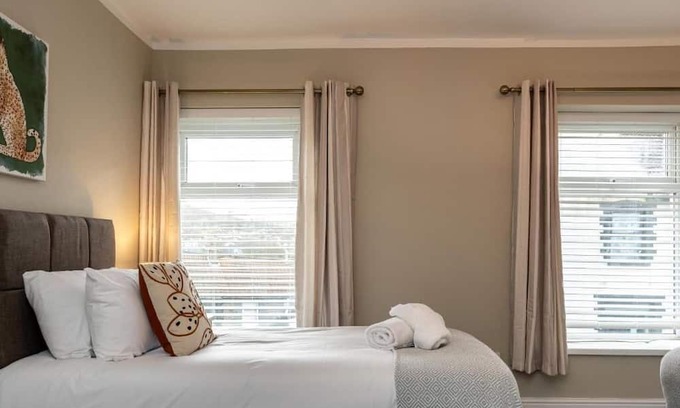 Abercynon Casa | 4 Bedrooms Sizeable for Contractors /Families