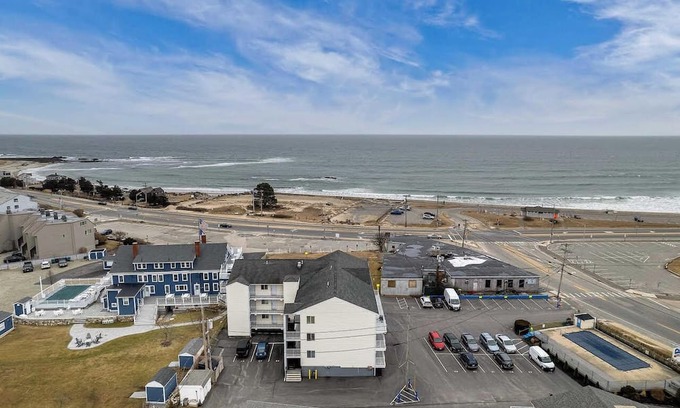 Hampton Condominio | Cozy 1-bedroom condo in wonderful Hampton with WiFi, AC