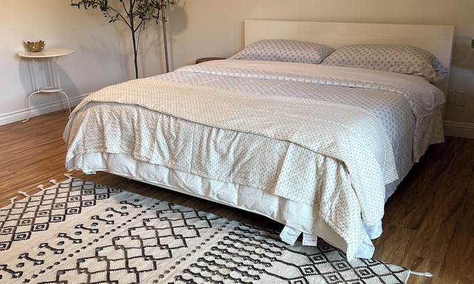 Riverside Casa | Spacious 5-Master suite house in UC Riverside with individual AC, WiFi. Enjoy!