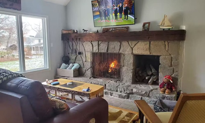 Lake George Casa | Rustic adirondack styled house with lake views