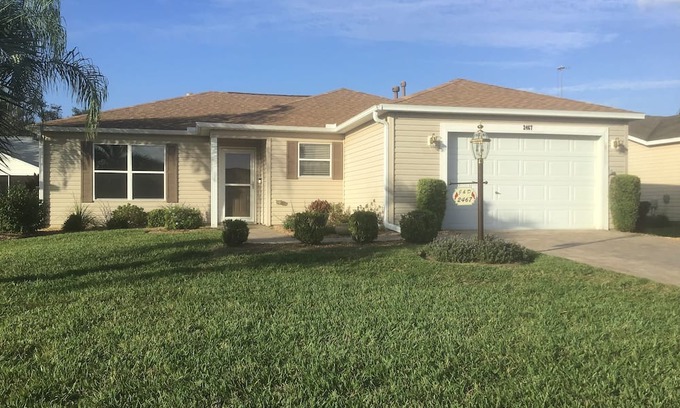 Lynnhaven Casa | 3-bedroom house in charming The Villages with WiFi, AC