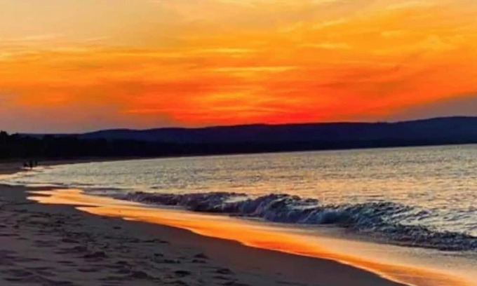 Cedar Chalet De Esquí | Chalet Near Sleeping Bear Dunes National Lakeshore w/neighborhood golf course.