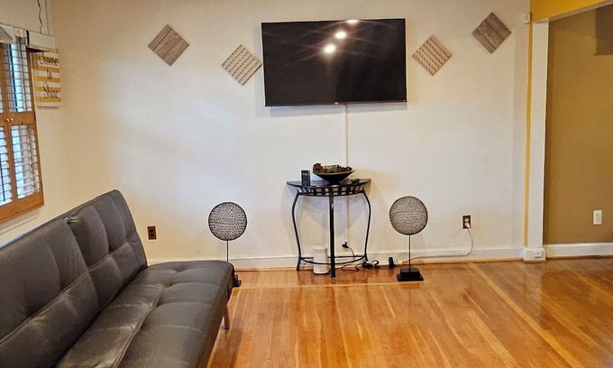 Hillcrest Heights Casa | Spacious 4-bedroom house in delightful Temple Hills with WiFi, AC.