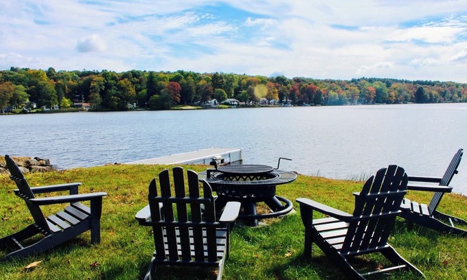Bethlehem Village Cabaña | Lakefront Charming Cottage Retreat, Bethlehem CT