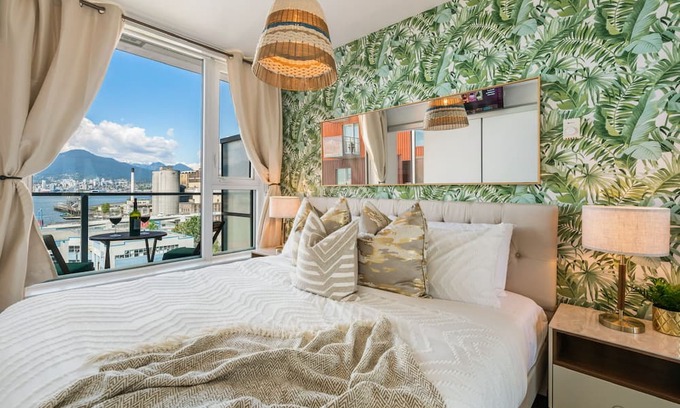 Downtown Eastside Apartamento | Breathtaking Views of Mountains & Ocean Sleeps 4 - Fast Wifi & Secured Parking