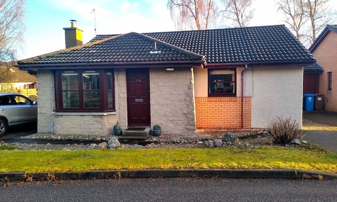 Aviemore Apartamento | Charming two-bedroom pet friendly property with fire