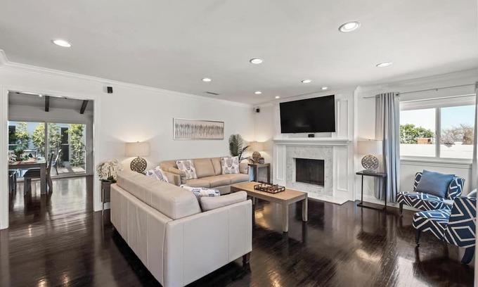 Rancho Palos Verdes Casa | Luxurious 6BR Retreat in Palos Verdes - Main House and a Premier Back House