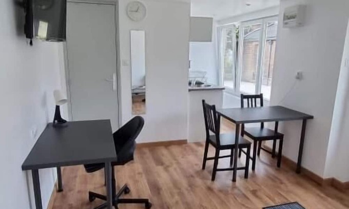 Avesnes-sur-Helpe Apartamento | Studio | ground floor | wifi | television