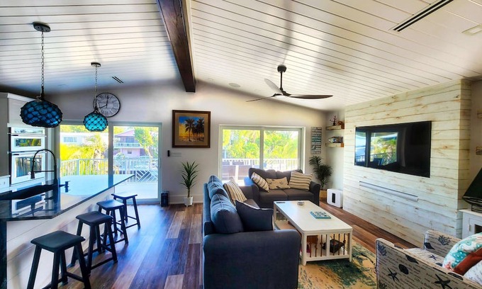 Tavernier Casa | 2 Bedroom Updated Canal Home