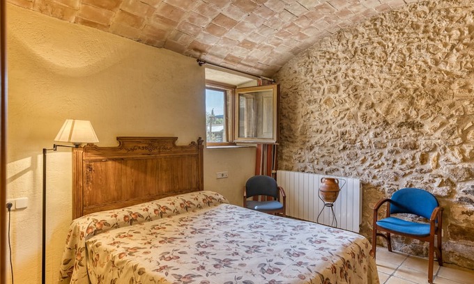 Serra de Daró Cama Y Desayuno | Bed and Breakfast 'Estrella' with Shared Pool, Shared Terrace and Shared Garden