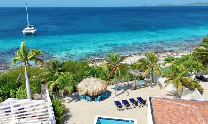 Sabadeco Casa | Crown Ridge 12 – Oceanfront home with private pool & infant of a dive site