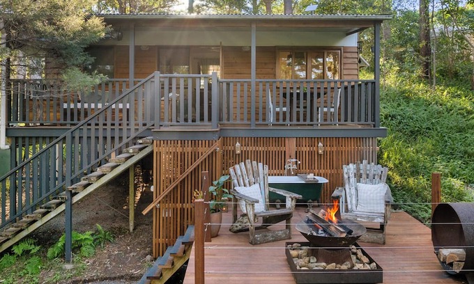 Doonan Cabina | Rustic Cabin. Outdoor Bath. Pet Friendly.