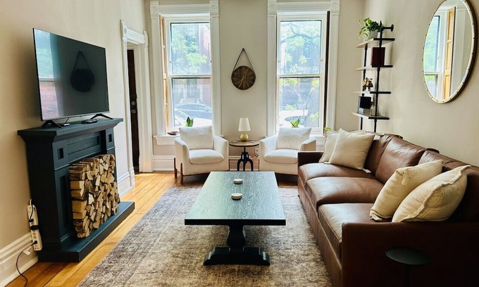 Lakeview Apartamento | Mid-Century Modern 2 BD APT | Walk to Wrigley