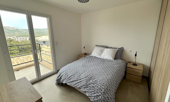 Porto-Vecchio Apartamento | Apartment 2/4 pers with terrace SEA VIEW, air-conditioned, private parking Near port