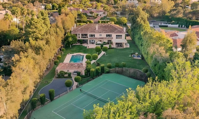 Fairbanks Ranch Casa | Spacious 5-bedroom estate with Views, Pool & Spa in wonderful Rancho Santa Fe.