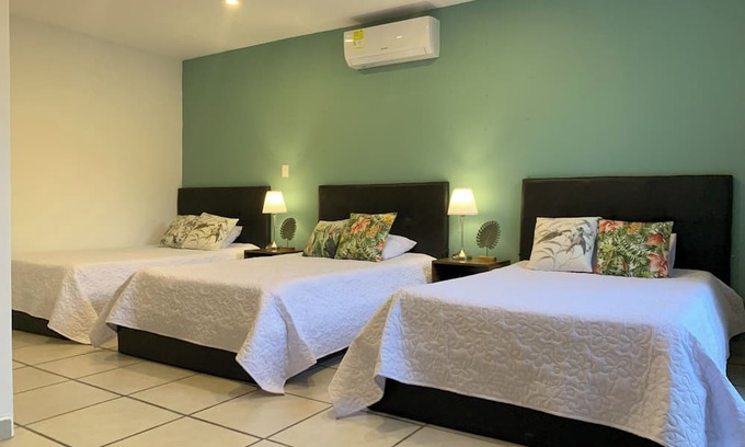 Roldanillo Cama Y Desayuno | Bed & Breakfast in a Panoramic view in Roldanillo with AC, WiFi, Water heater