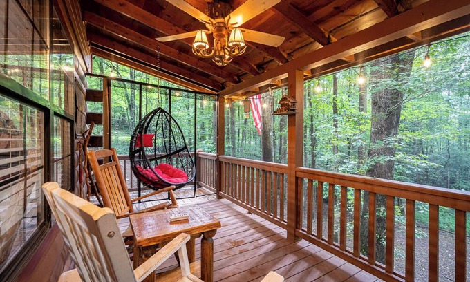 Blue Ridge Cabina | Super Cute Cabin with easy drive