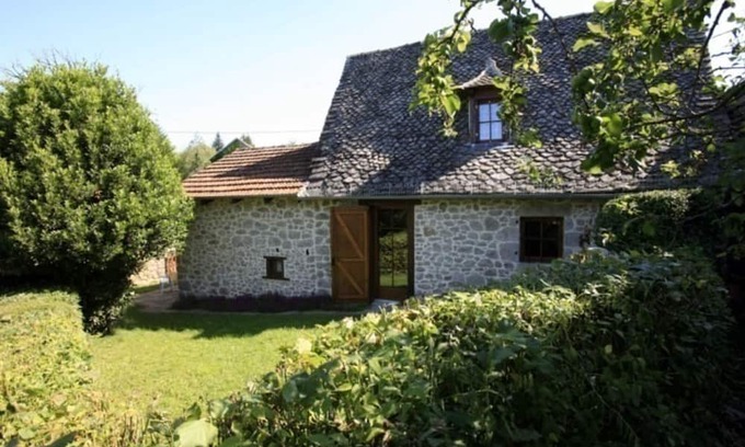 Mourjou Cabaña | Charming house with garden, 2 bedrooms, pets allowed, in Mourjou