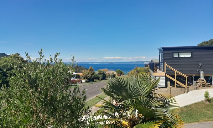 Pokura Pa Casa | The 8 Point Inn , water views quiet pet friendly cottage