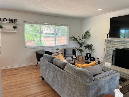 Lents Casa | Entire Elegant Home For You.