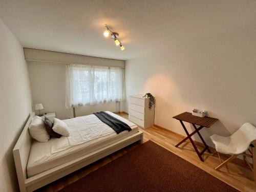 Oberlunkhofen Casa | Helles Zimmer mit eigener Dusche WC