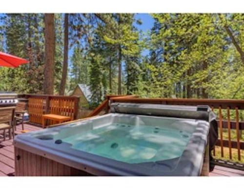 Brockway Casa | Cozy Pet-Friendly Cabin with Hot-Tub Walk to Lake Tahoe Beach